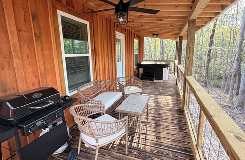 Ramer Cabin | Hot Tub Cabin Retreat Near Montgomery & Troy, AL