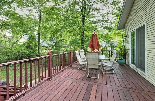 Union Pier House | Hot Tub, Deck & Backyard: Cozy Union Pier House!