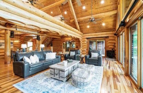 New Tazewell House | Hot Tub + Dock! Waterfront Norris Lake Log Home