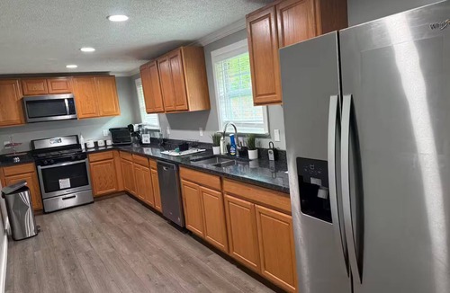 Douglasville House | Hot Tub Getaway 25 Min Drive to ATL Airport