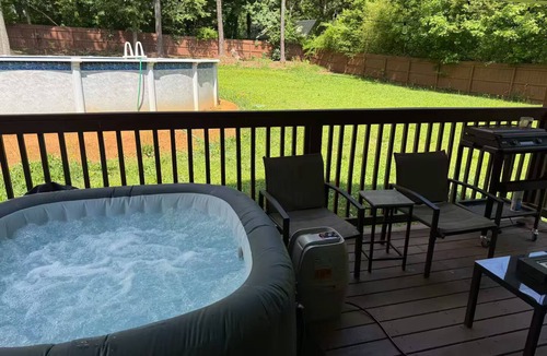 Douglasville House | Hot Tub Getaway 25 Min Drive to ATL Airport