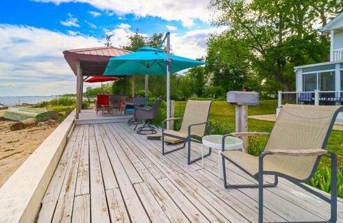 La Salle House | Hot Tub & Private Beach! Lake Erie Family Getaway