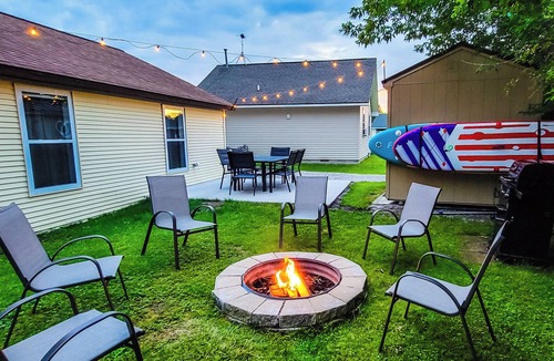 Houghton Lake Cottage | Houghton Lake Lakeview/ Firepit/Gazebo/Kayak/SUP/A/C/Fishing/Grill