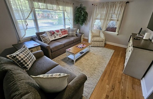 Northport House | Houndstooth Hideaway - Minutes to UA & Bryant Denny - Quiet, Stylish Home