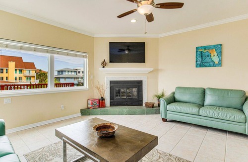 Pensacola Beach Condo | Huge Home In A Fantastic Location ~ Game Room ~ Foosball
