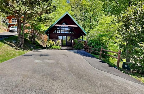 Black Bear Falls House | Hugs N Kisses