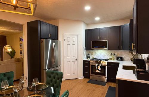 Union City House | ICON House DavDeme Luxury Stays Designer Retreat
