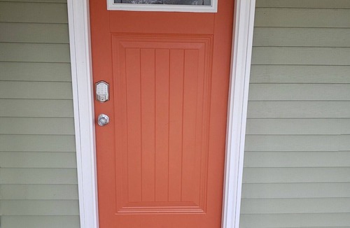Ludington House | IN TOWN, ONLY 3 BLOCKS FROM LAKE MICHIGAN’S “STEARNS BEACH”!