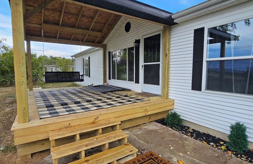 Shipshewana House | Irish Black Bear Cottage/Amish Country Retreat near Notre Dame.