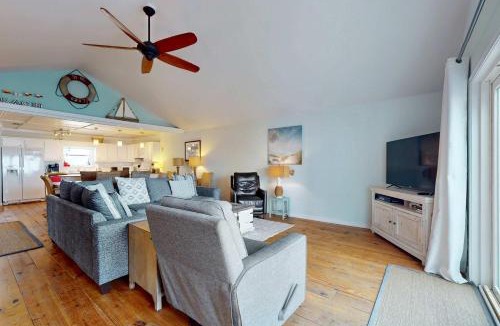 Silver Cay House | Island Gem on the Water With Private Dock Large Deck Gas Grill & WiFi - Dogs OK