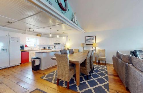 Silver Cay House | Island Gem on the Water With Private Dock Large Deck Gas Grill & WiFi - Dogs OK