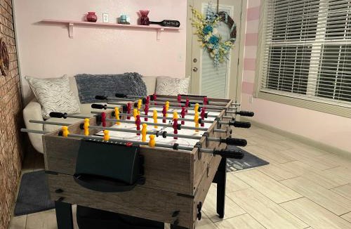 North Northwest Pensacola House | Jan's Oasis Family Retreat Pool Bar Games & Fun