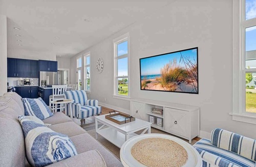 Saint Joseph House | Juniper Presents: Gorgeous Vacay Home w Marina View Near the Beach