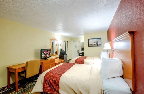 Lookout Valley Neighborhood Association House | Just What You Were Looking For! 4 Great Units, Free Parking, Near AT&T Field!