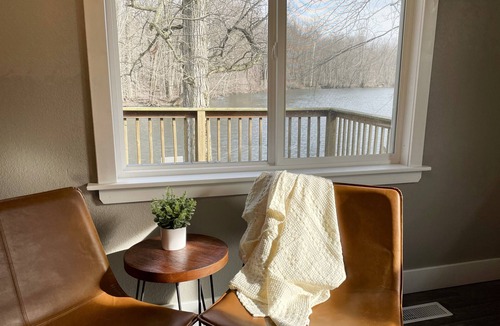 Howe House | Kayaks | Relax by River | 10 Min to Shipshewana |