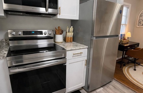 Mobile House | King Bed Fast WiFi Midtown Mobile Near Downtown & Hospitals