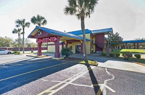 Northwest Pensacola Apartment | King Bed|Smoking|Pensacola FL