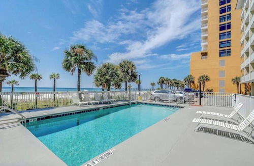 Panama City Beach Hotel | King Room | Palm & Tide | Lobby Marketplace | Steps to the Sand