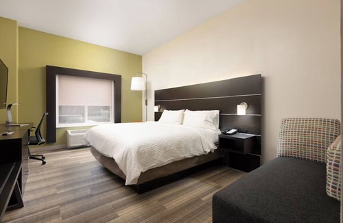 Lupton City Hotel | King Room with Free Breakfast | For Business Trips & Leisure Explorers