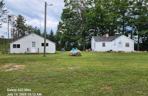 Vanderbilt Cabin | Knotty Pine Cabin: 2 bdrm, gas Fireplace, near great mushroom area & Thumb Lake!