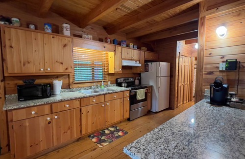 Warm Springs Cabin | Labor Day at The Summit - Wifi and Hot Tub! - Callaway Gardens