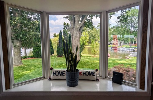 White Lake House | LAKE FRONT HOME WITH OPTIONAL HOT TUB AND PONTOON. PET FRIENDLY! LARGE LOT!