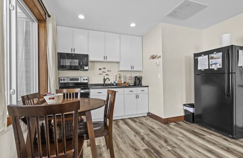 Houghton Cabin | Lake Access Cabin with Kayaks, Trail Access, Sauna – Across the lake from MTU