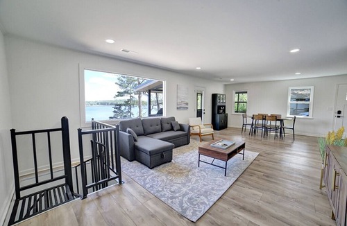 Alpine Bay Cottage | Lake Cottage - Sleeps 10 - Clean and Modern - Great Views