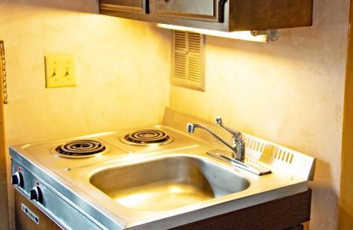Copper Harbor Hotel | Lake Fanny Hooe Resort-2 Bed With Balcony #21 Hotel Room