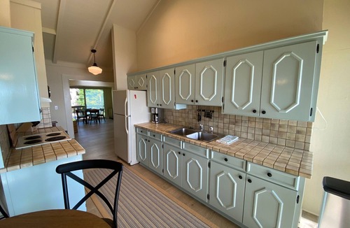 Shelby Cottage | Lake Front Cottage Retreat
