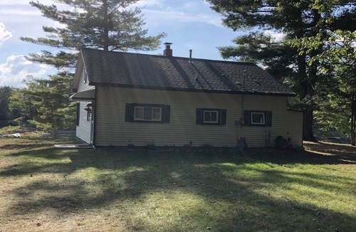 Alger Cottage | Lake Front Cottage