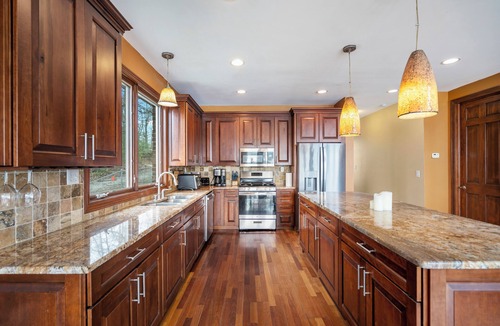 Drayton Plains House | Lake front home, spacious and beautiful with amazing views and comfy King Beds.