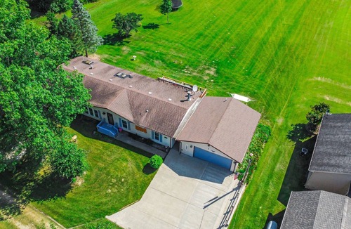 Kendall House | Lake Front Home with Plenty of Space inside and outside. 100 Ft of Lake Frontage