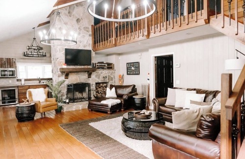 Leesburg House | Lake Front+Sleeps 17+UTV+ Sunset Views+Game Room+Boathouse+Seawall+Outdoor Fire