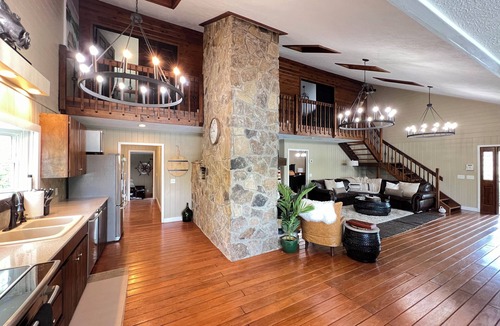 Leesburg House | Lake Front+Sleeps 17+UTV+ Sunset Views+Game Room+Boathouse+Seawall+Outdoor Fire