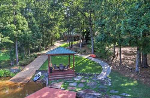 Jacksons' Gap House | Lake Martin Dock House with Fire Pit, Game Room, Deck