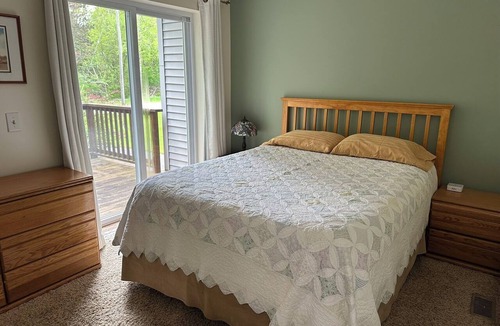 Bear Lake House | Lake Michigan Getaway Near Pierport Beach, Arcadia Bluffs & Stargazing
