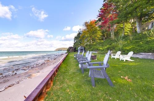 Lake Leelanau House | Lake Michigan Quiet Retreat Sunsets Near Leland