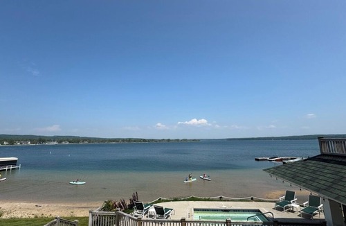 Onekama Condo | Lakefront 1 bdrm—Pool & Hot Tub—Lake Michigan Access—2 Kayaks Provided!