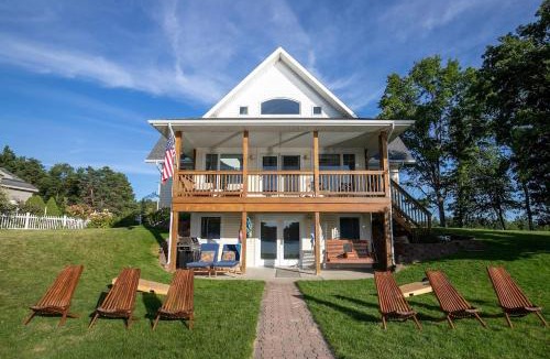 Lake House | Lakefront 2 Saunas, Firepit, Kayaks, Dock & Boat