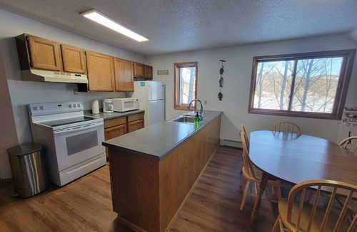 Upson House | LAKEFRONT 5-bedroom Chateau Getaway at Whitecap Mountains Resort Units 1 & 3