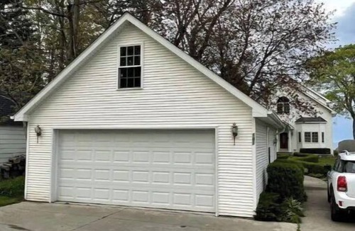 Port Sanilac House | Lakefront 9 bedroom house sleeps 21+
