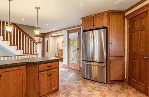 Six Lakes House | Lakefront Charming 3-bedroom house at Six Lakes with AC and Heat