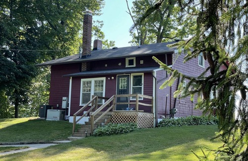 Paw Paw Cottage | Lakefront cottage