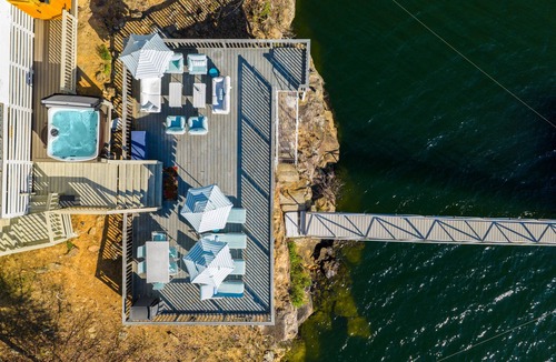 Crane Hill House | Lakefront Lux-Remodeled,Deep Water, Dock,Hot Tub,Outdoor Shower,Fire pit, Kayaks