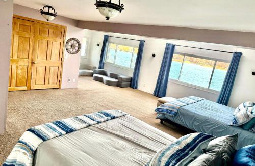 Algonac House | Lakefront Paradise with 7 beds - Fishing - Swimming