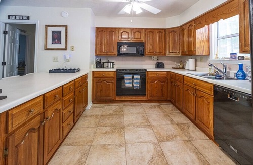 Jacksons' Gap House | Lakefront Retreat w Dock, Game Room & Beach!