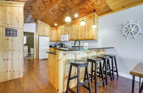 Howe House | Lakefront Vacation Rental ~ 10 Mi to Shipshewana!
