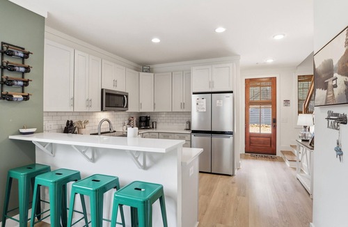 Jacksons' Gap House | Lakefront Villa @ Bay Pines- Unit 9
