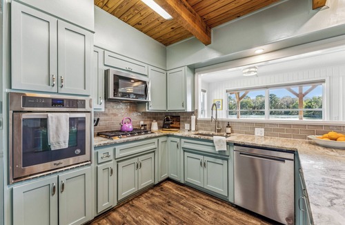 Shelby House | Lakefront with FENCED flat yard. No Stairs . Private Boat Ramp, Screened Porch